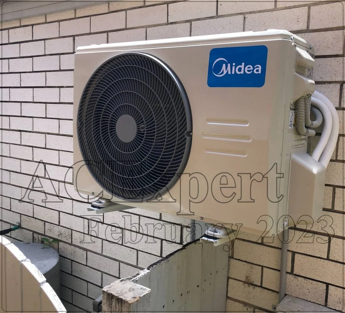 Low cafe noise levels achieved with quiet split system installation by Melbourne Split Systems, call 0420718827 for a
